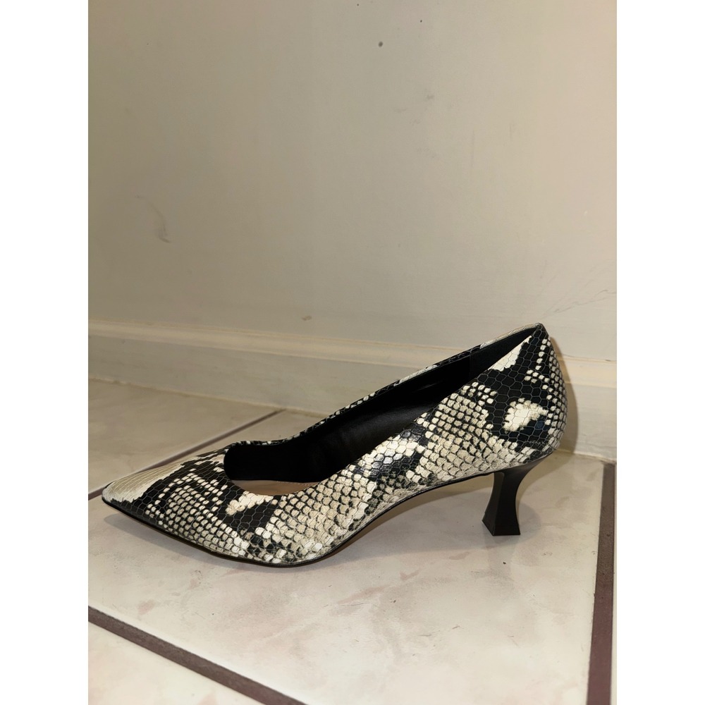 NEW Gianni Bini Snakeskin Pumps Women 7M Black Cream Kitten Heel‎ Pointed Toe - Picture 3 of 7